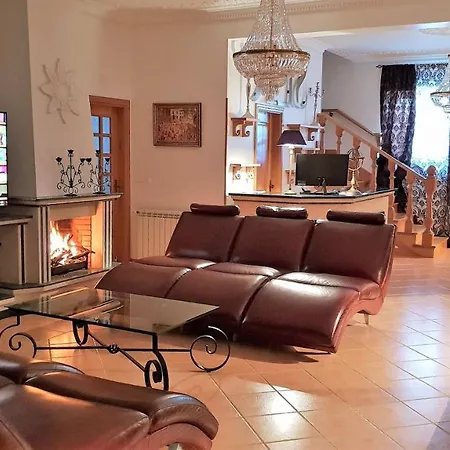 Crystal Residence Lejlighed